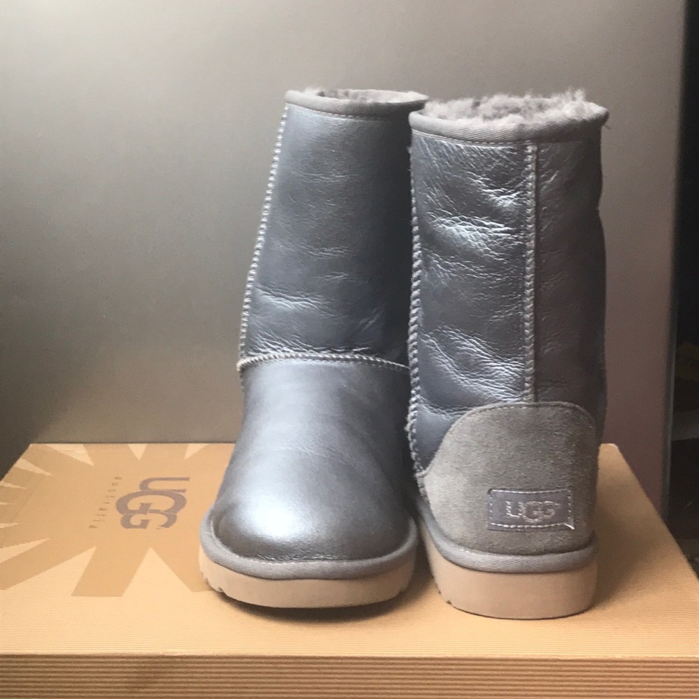 Ugg Women’s Classic 2 Short Boots Metallic Gray